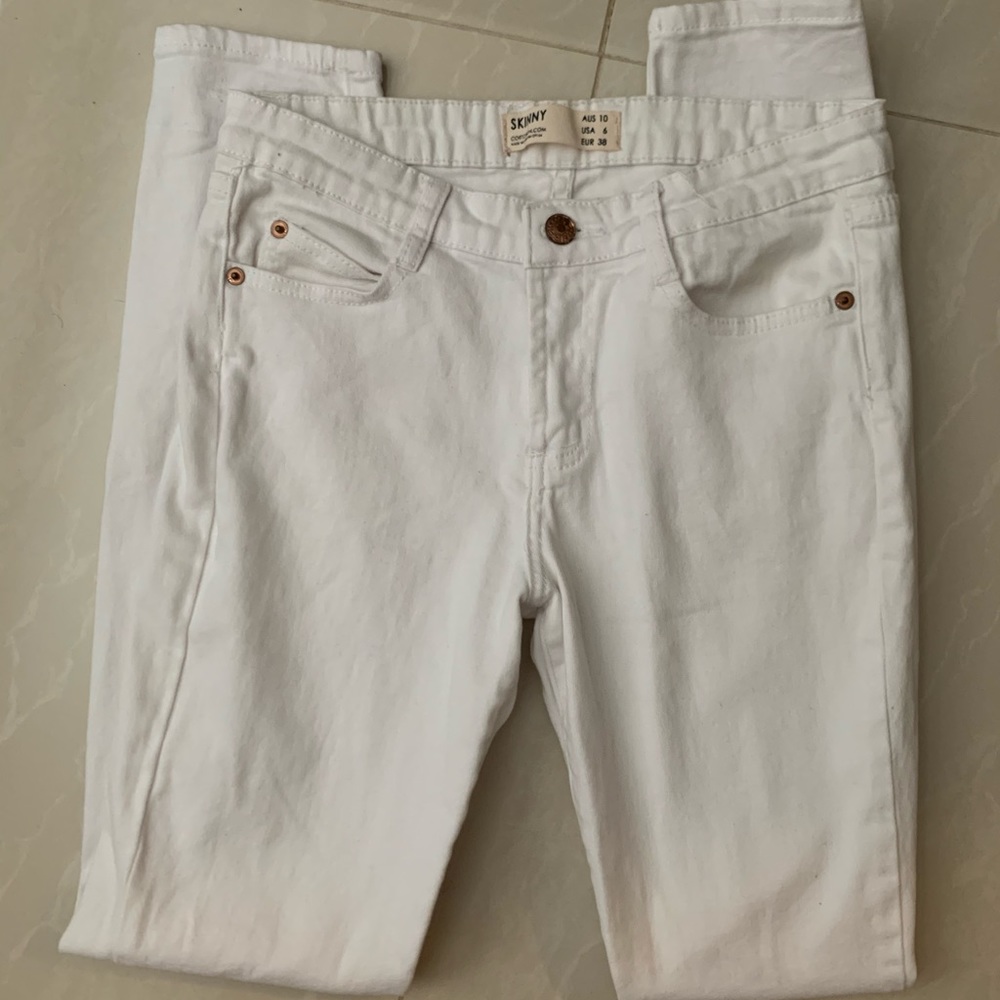 White skinny jeans
